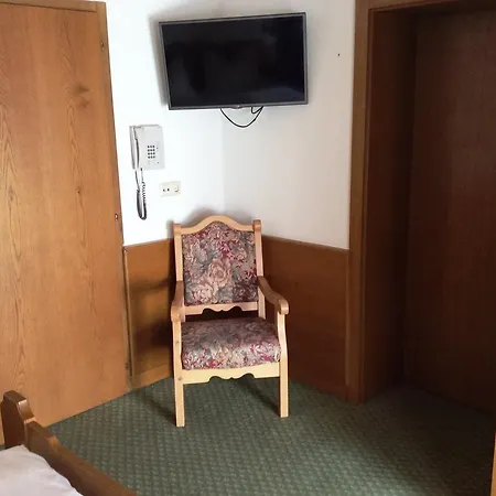 Gaestehaus Laerchenheim Guest house Mayrhofen